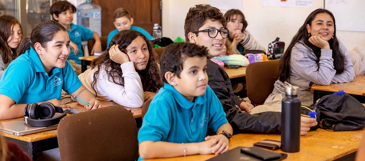 Students at The Palapa School/ Escuela de la Palapa